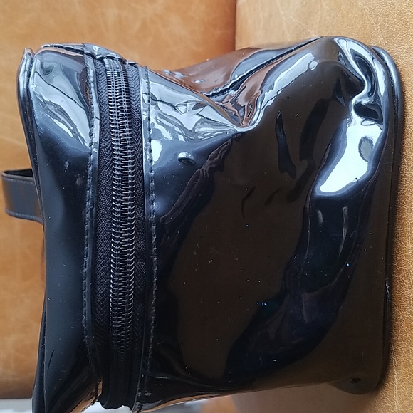 Large Vintage Givenchy Patent Leather Cosmetic Makeup Travel Case Bag - Picture 3 of 12